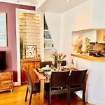 Appartement De 3 P, Baroque Et Vues Sur Toits Du Marais