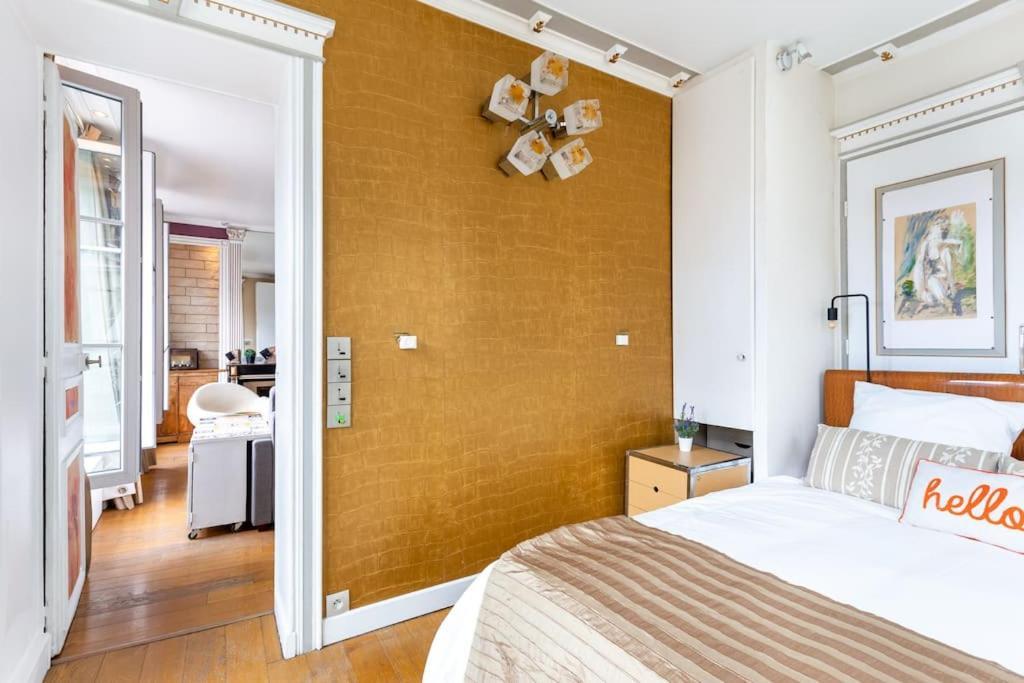 Appartement De 3 P, Baroque Et Vues Sur Toits Du Marais Parijs