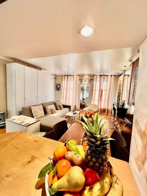 Appartement De 3 P, Baroque Et Vues Sur Toits Du Marais