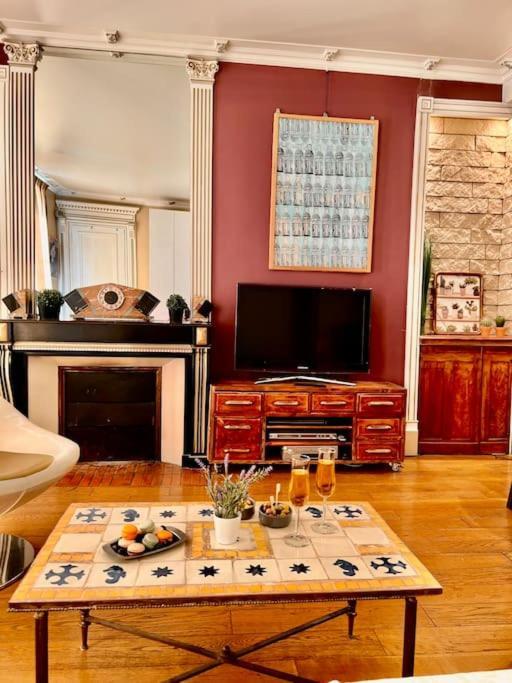 Appartement De 3 P, Baroque Et Vues Sur Toits Du Marais *