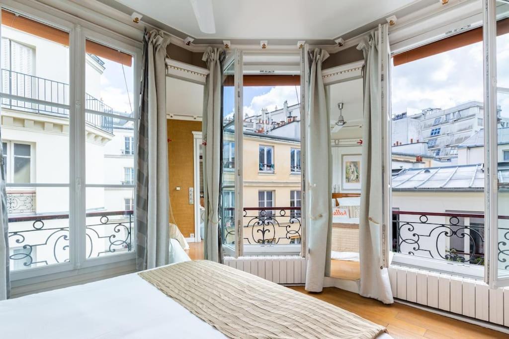 De 3 P, Baroque Et Vues Sur Toits Du Marais Parijs